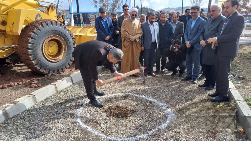 کلنگ ساخت 750 واحد مسکونی برای دانشگاهیان دانشگاه بین المللی امام خمینی(ره) به زمین زده شد